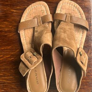 Donald Pliner Leather Sandle Size 7.5. NWOT